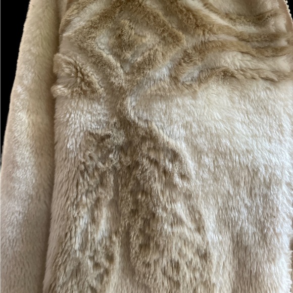 lake Matley  hooded coat. - Picture 5 of 9